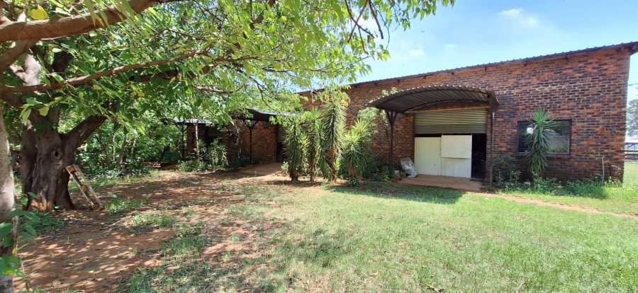 6 Bedroom Property for Sale in Hartbeespoort Rural North West